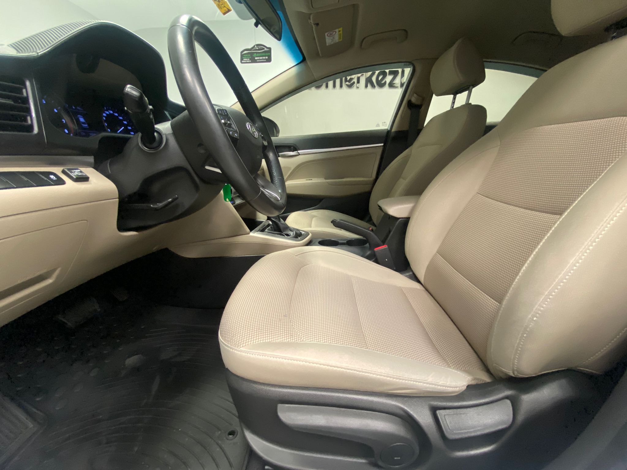 HYUNDAI ELANTRA 10